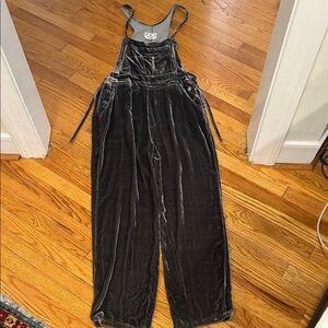 Elegant Velvet Jumpsuit in Charcoal Gray